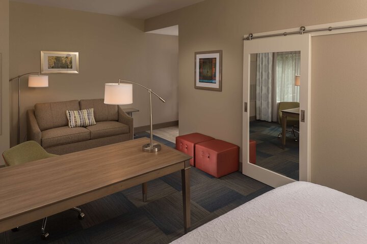 Room 25 of 46