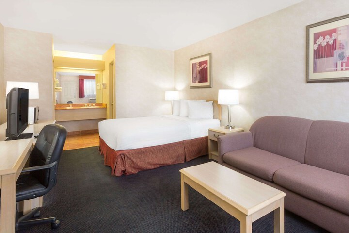 Room 17 of 37