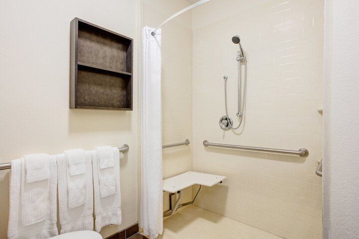 Candlewood Suites Cut Off by IHG