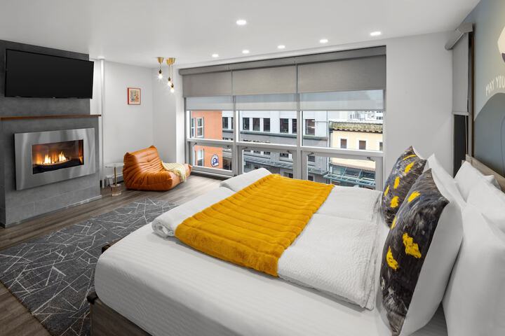 Room 52 of 158
