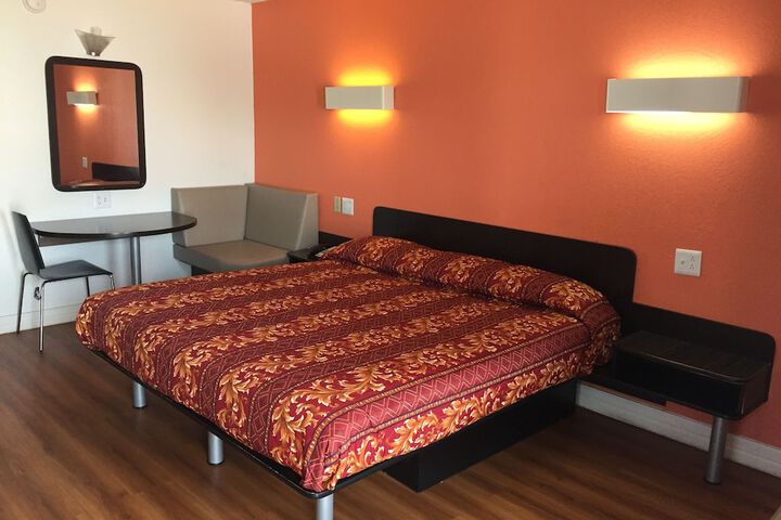 Room 16 of 37