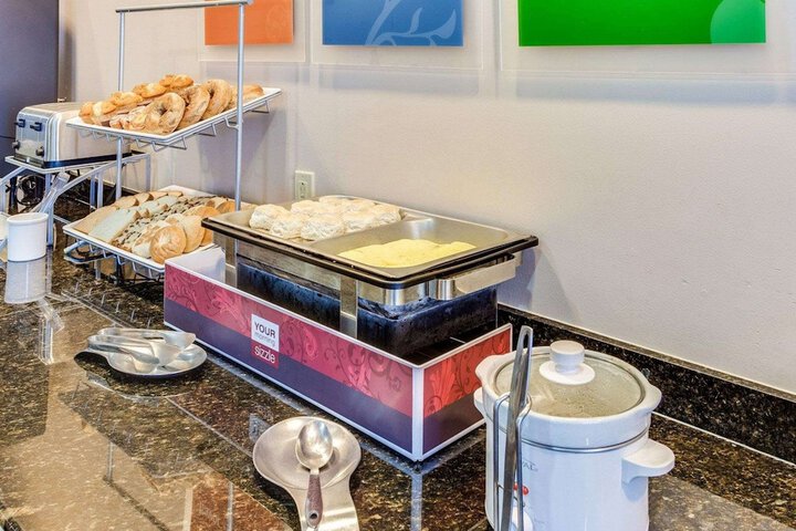 Breakfast/Coffee Service 32 of 39