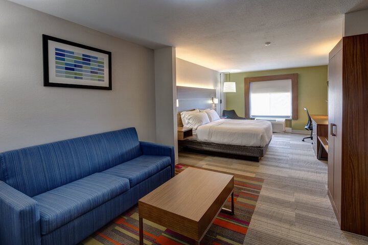 Room 35 of 61