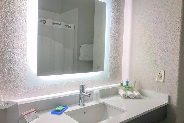 Room 12 of 31