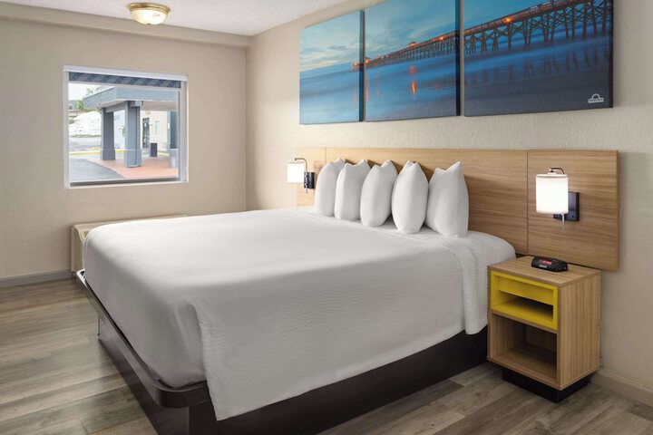 Room 16 of 26
