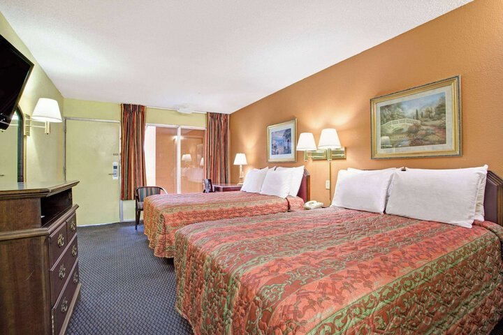 Room 12 of 16