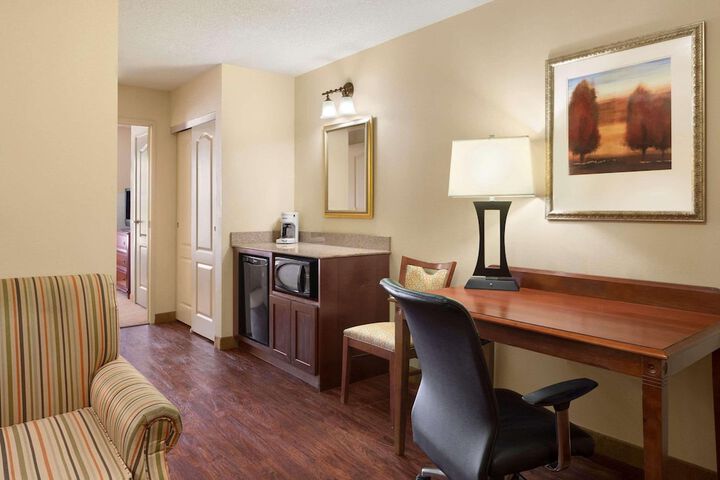 Room 17 of 28