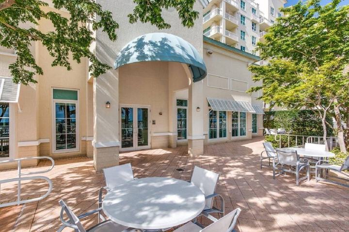 Casa Costa 308s Studio Pools, Jacuzzi, Beach, Shops & Dog Friendly