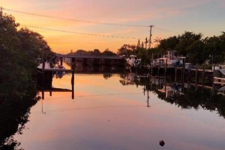 Tranquil Waterfront 2bd1ba Apt in North Palm Beach