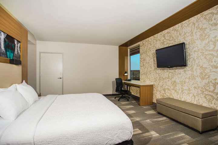 Room 16 of 32