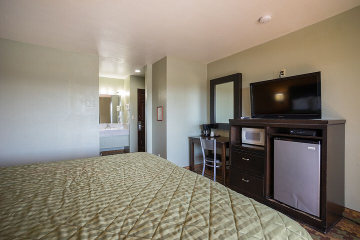 Room 28 of 33