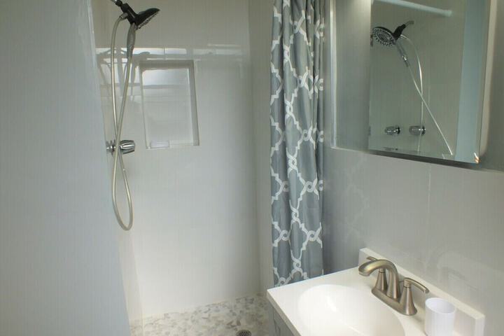 Room 102 of 184