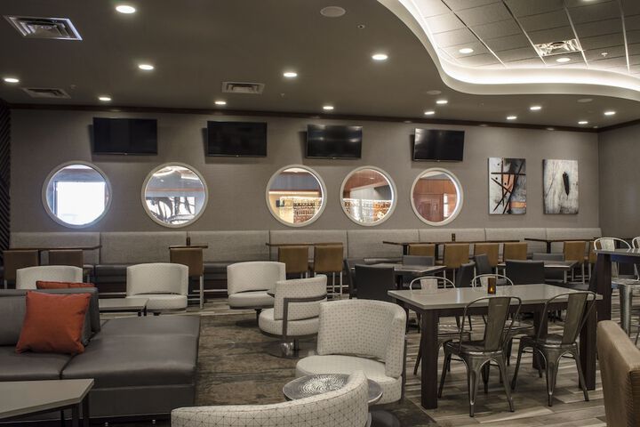 Lounge 81 of 89