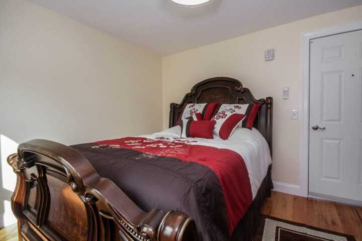 Room 8 of 32