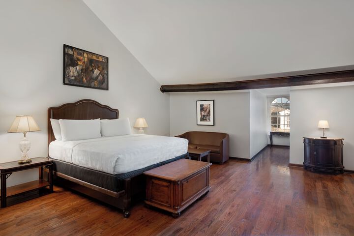 Room 25 of 28