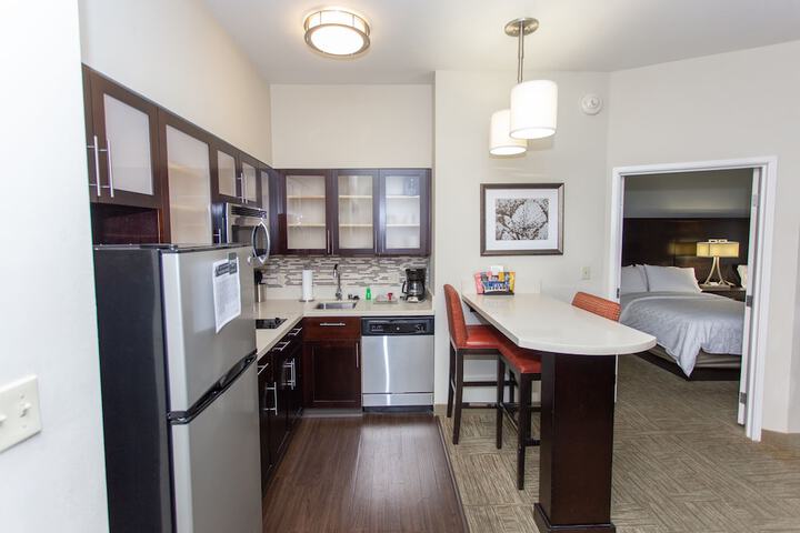 Staybridge Suites Bowling Green by IHG