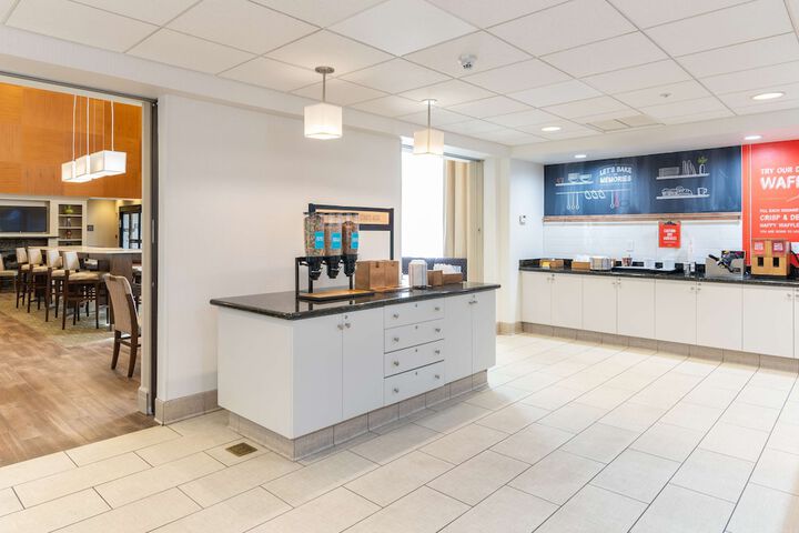 Hampton Inn & Suites Hartford-Manchester