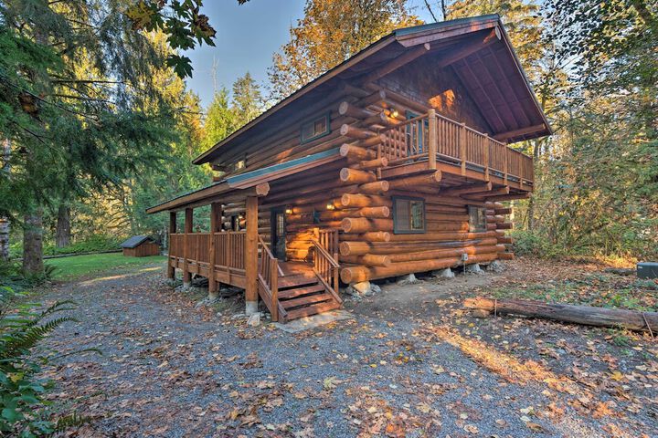 Riverfront Gold Bar Log Cabin Near Stevens Pass!
