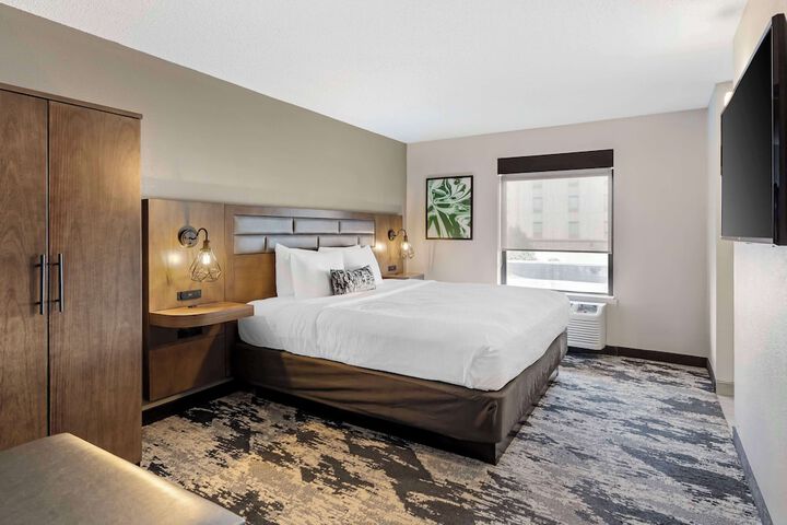 Best Western Plus Bourbonnais Hotel & Suites