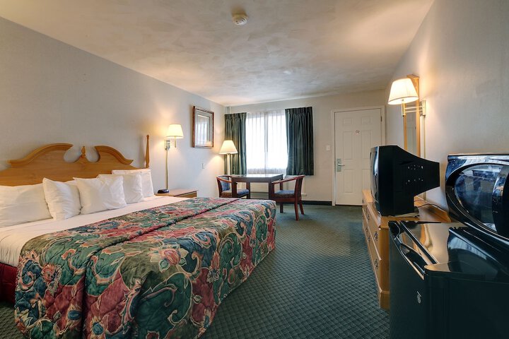 Room 21 of 28
