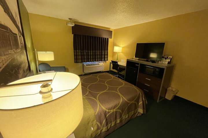 Room 20 of 28
