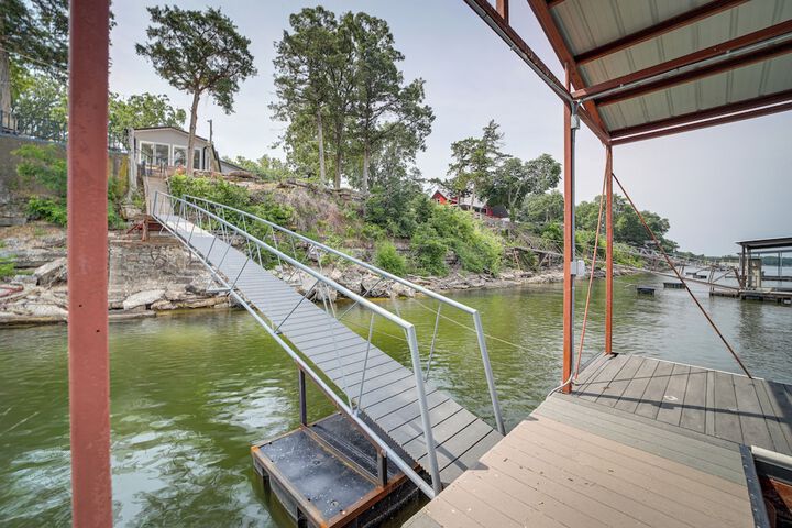 Waterfront Grove Retreat w / Dock: cedar Ridge'