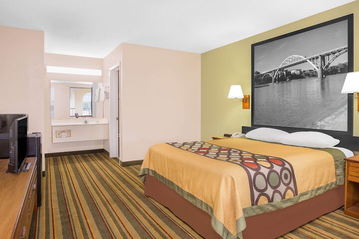 Room 5 of 13