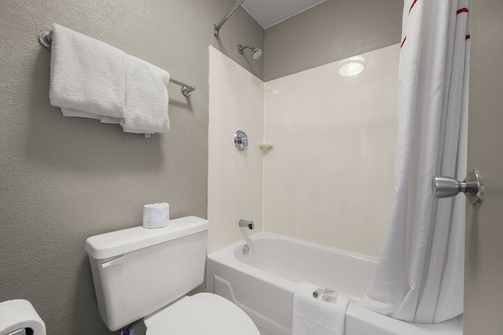 Room 12 of 32