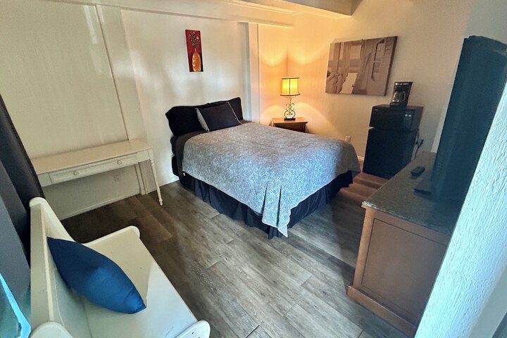 Room 25 of 65