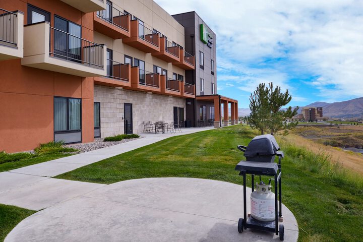 Holiday Inn Express & Suites Pocatello by IHG