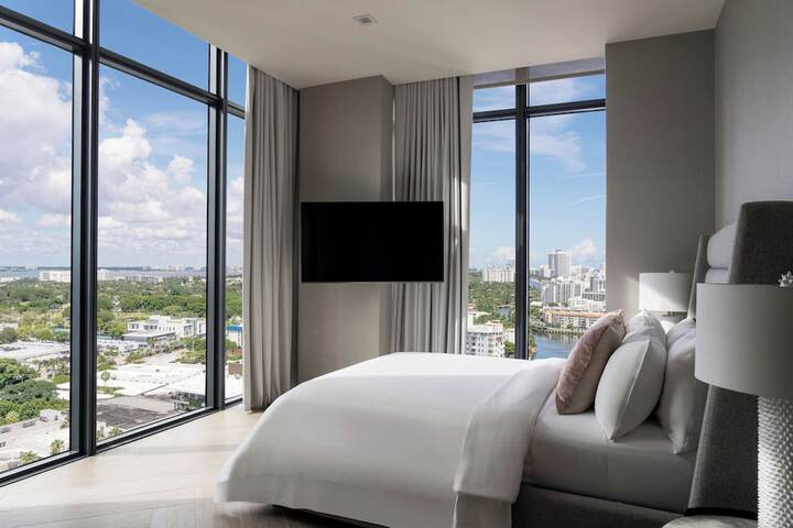 W South Beach