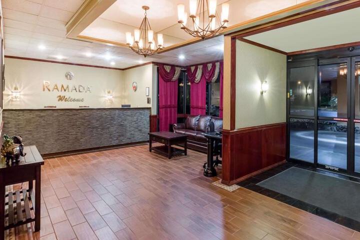 RAMADA BY WYNDHAM MEDFORD HOTEL AND CONF