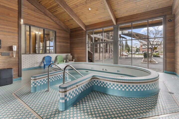 Sandpoint Hotel & Suites Downtown