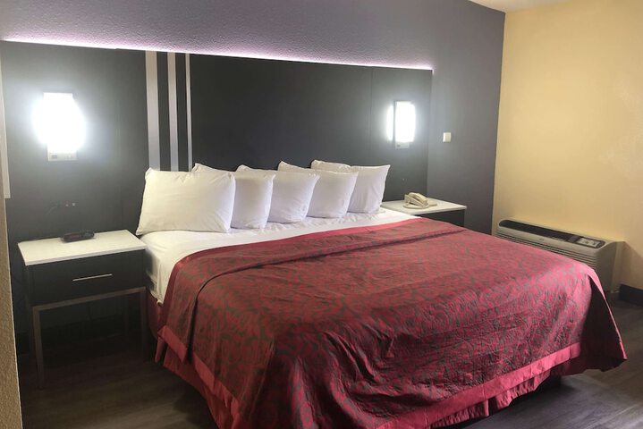 Room 12 of 24