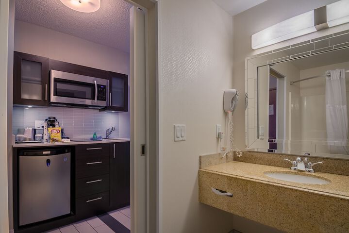 Holiday Inn & Suites Syracuse Airport - Liverpool by IHG
