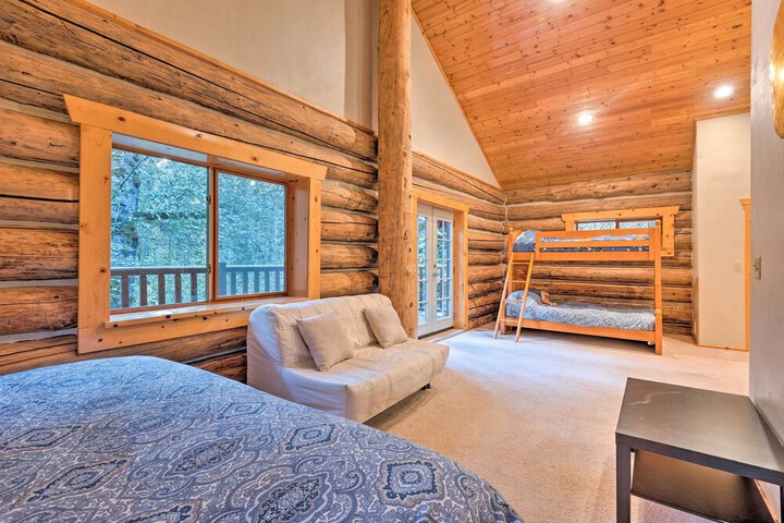 Riverfront Gold Bar Log Cabin Near Stevens Pass!
