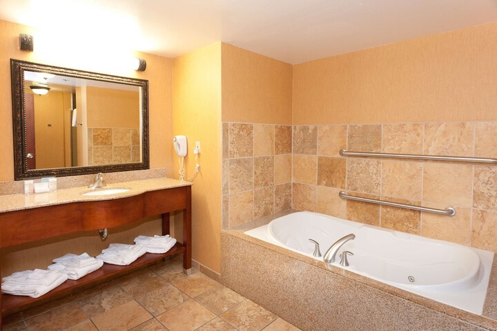 Hampton Inn & Suites McComb
