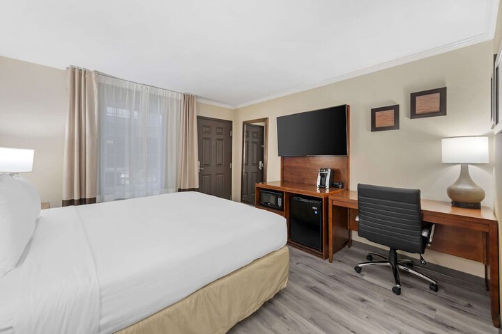Room 82 of 136