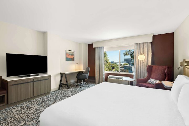 Room 32 of 42