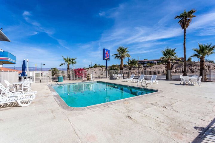 Pool 10 of 29