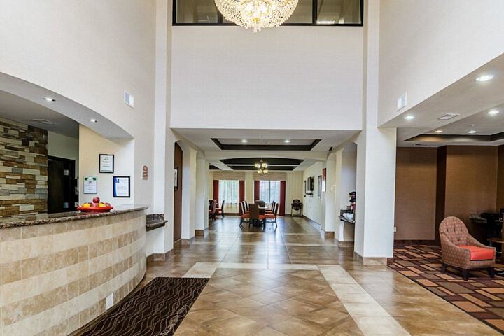 Comfort Inn & Suites Lawrence - University Area