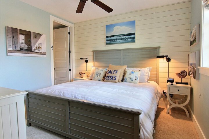 Room 8 of 12