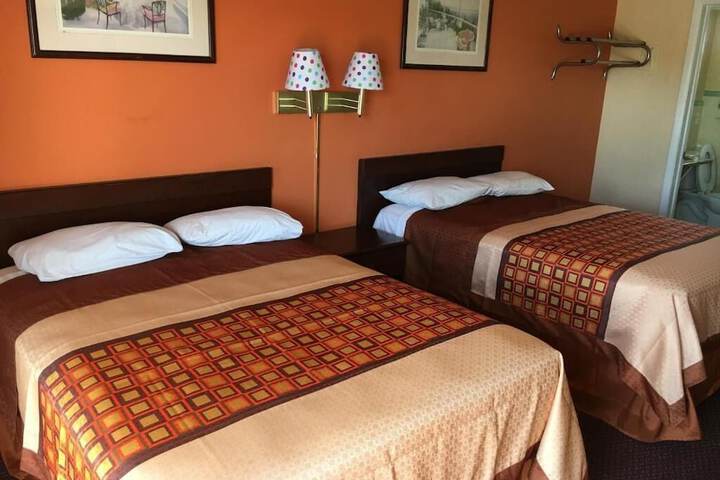 NASSAU HOLIDAY MOTEL