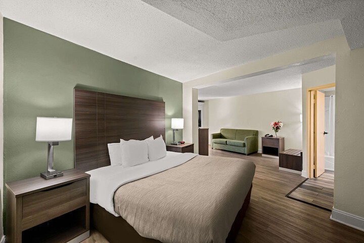 Room 17 of 40