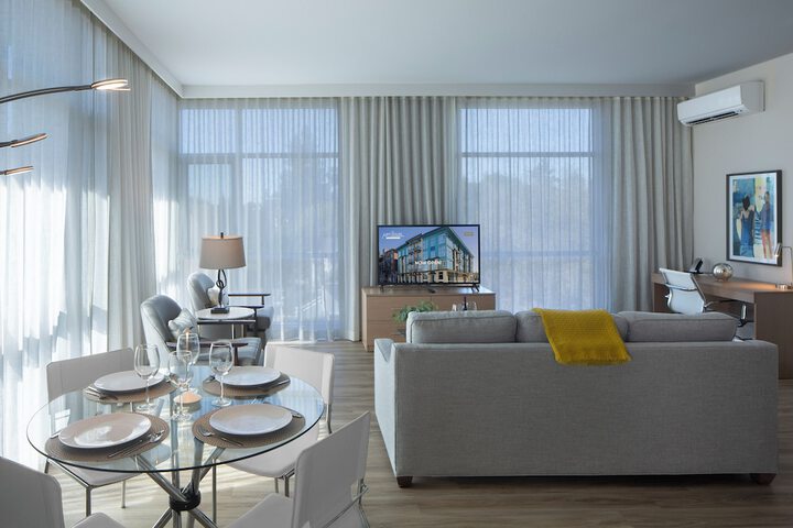 Art House Hotel and Suites