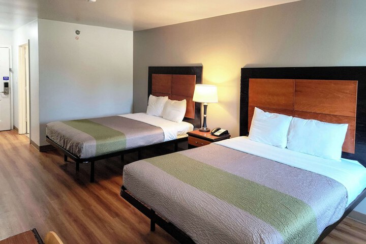 Room 27 of 39