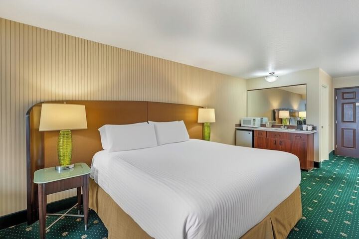 Rogue Regency Inn Medford Airport