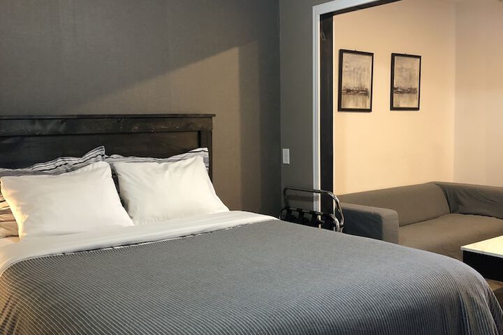 Room 28 of 65