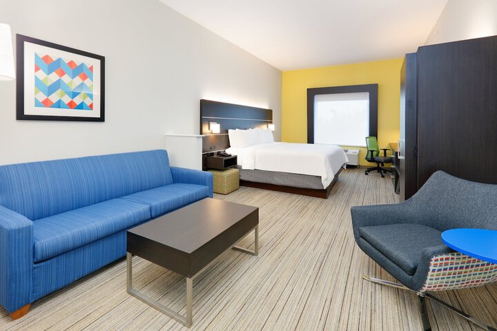 Room 25 of 48