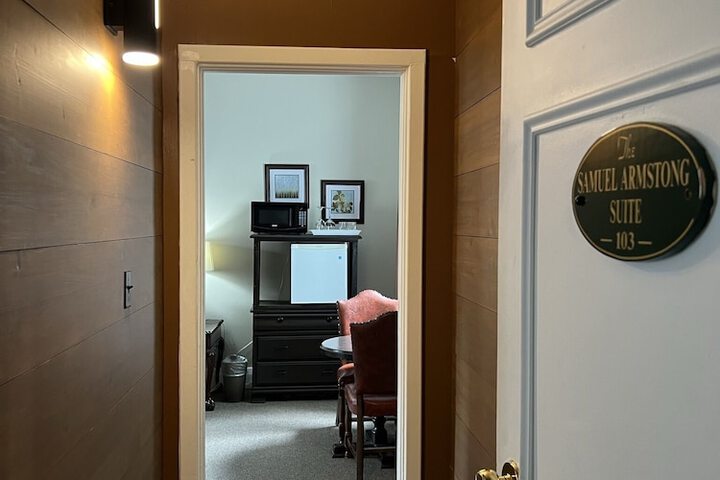 Room 27 of 104